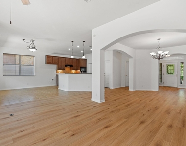 209 Canterbury Dr - Photo Thumbnail 4