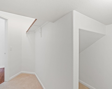 209 Canterbury Dr - Photo Thumbnail 25