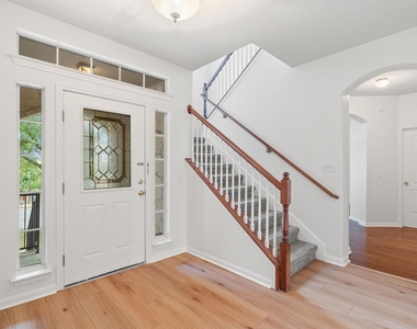 209 Canterbury Dr - Photo Thumbnail 15