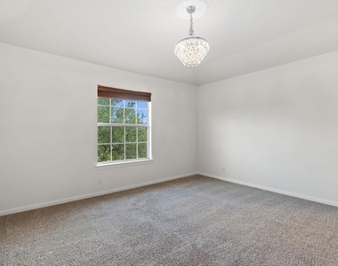 209 Canterbury Dr - Photo Thumbnail 31