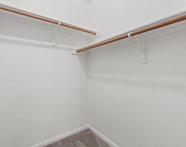 209 Canterbury Dr - Photo Thumbnail 23