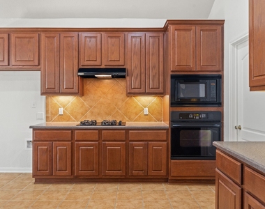 209 Canterbury Dr - Photo Thumbnail 9