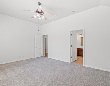 209 Canterbury Dr - Photo Thumbnail 17