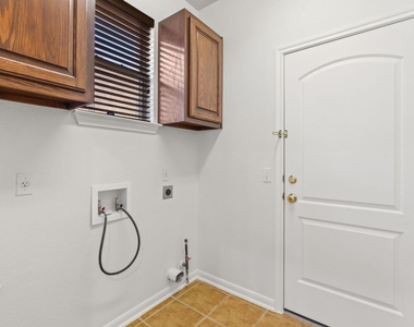 209 Canterbury Dr - Photo Thumbnail 27