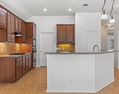 209 Canterbury Dr - Photo Thumbnail 13