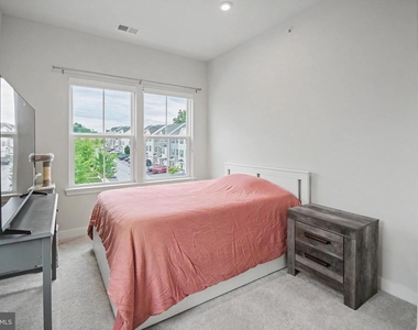 257 Sugar Maple Square - Photo Thumbnail 14