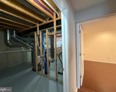 1108 Harding Circle - Photo Thumbnail 7