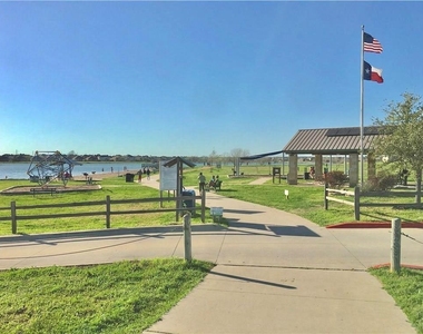 18325 Urbano Dr - Photo Thumbnail 29