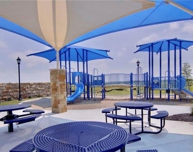 18325 Urbano Dr - Photo Thumbnail 26