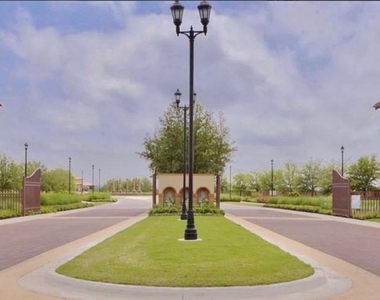 18325 Urbano Dr - Photo Thumbnail 19