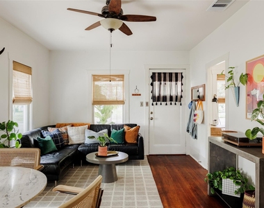 703 E 45th 1/2 St - Photo Thumbnail 3