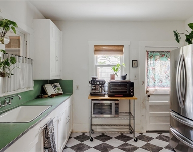 703 E 45th 1/2 St - Photo Thumbnail 16