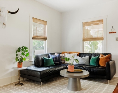 703 E 45th 1/2 St - Photo Thumbnail 5