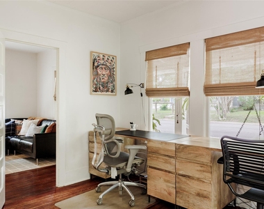 703 E 45th 1/2 St - Photo Thumbnail 12