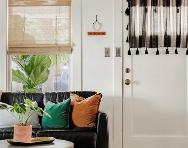 703 E 45th 1/2 St - Photo Thumbnail 4