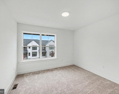 104 Madison Drive - Photo Thumbnail 16