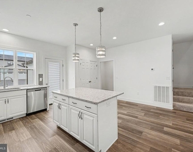 104 Madison Drive - Photo Thumbnail 9