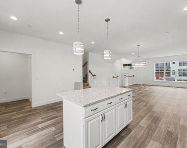 104 Madison Drive - Photo Thumbnail 8