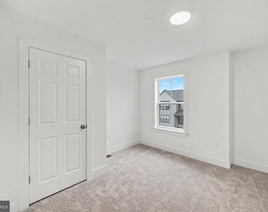 104 Madison Drive - Photo Thumbnail 18