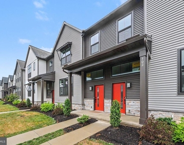 104 Madison Drive - Photo Thumbnail 2