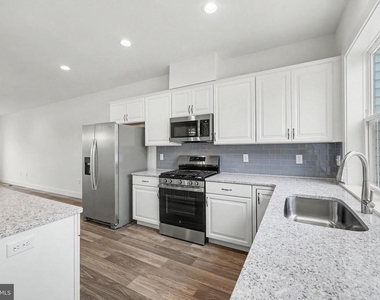 104 Madison Drive - Photo Thumbnail 7