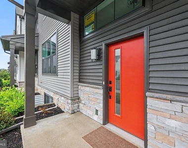 104 Madison Drive - Photo Thumbnail 3