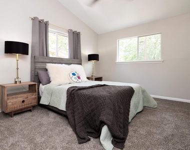 2526 Glen Springs Way - Photo Thumbnail 18