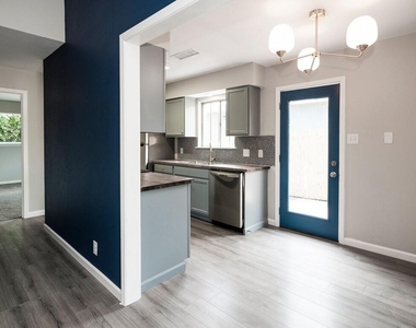 2526 Glen Springs Way - Photo Thumbnail 8