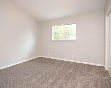 2526 Glen Springs Way - Photo Thumbnail 17