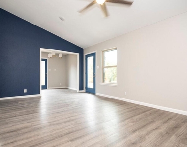 2526 Glen Springs Way - Photo Thumbnail 4