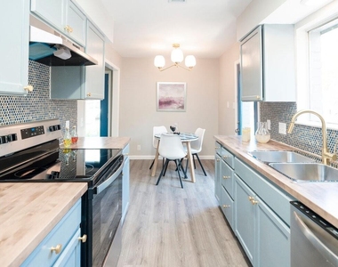 2526 Glen Springs Way - Photo Thumbnail 10
