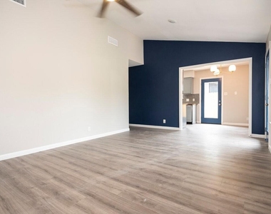 2526 Glen Springs Way - Photo Thumbnail 14