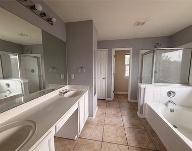 331 Primrose Blvd - Photo Thumbnail 8