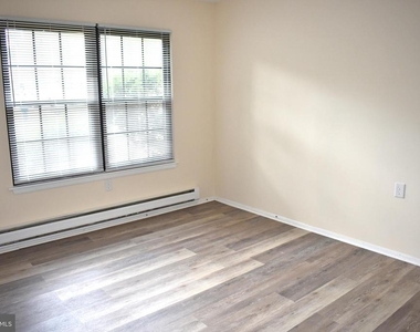 118 Lexington Drive - Photo Thumbnail 6