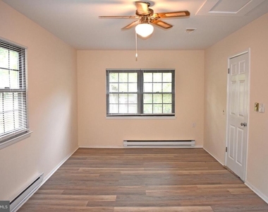 118 Lexington Drive - Photo Thumbnail 4