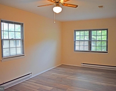 118 Lexington Drive - Photo Thumbnail 3