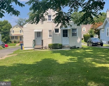 721 Mayflower Avenue - Photo Thumbnail 19