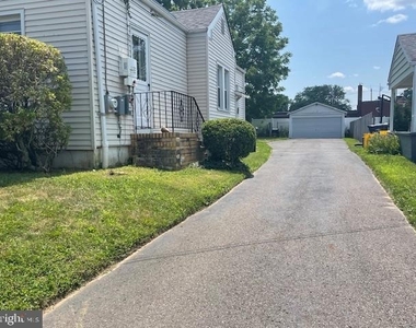 721 Mayflower Avenue - Photo Thumbnail 20
