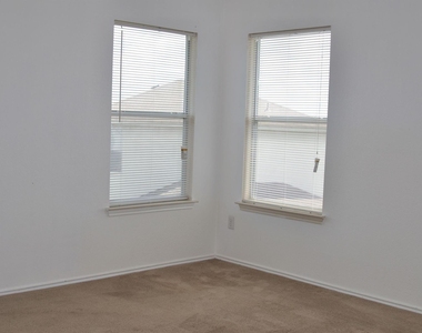 12913 Thomas Jefferson St - Photo Thumbnail 9