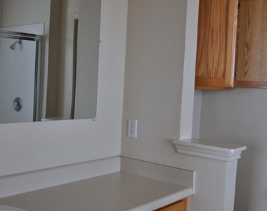 12913 Thomas Jefferson St - Photo Thumbnail 7
