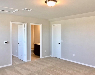 7008 Loretta White Ln - Photo Thumbnail 4