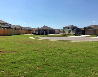 7008 Loretta White Ln - Photo Thumbnail 17