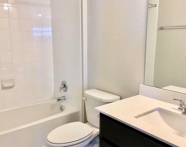 7008 Loretta White Ln - Photo Thumbnail 15