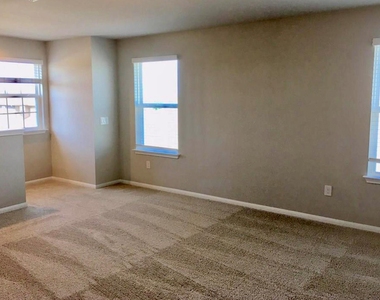 7008 Loretta White Ln - Photo Thumbnail 12