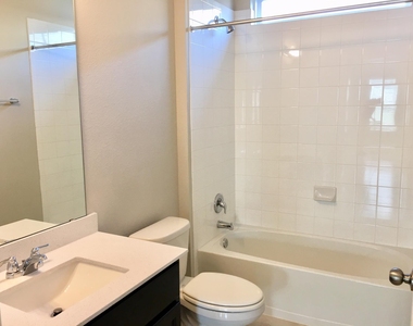 7008 Loretta White Ln - Photo Thumbnail 10