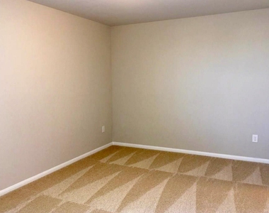 7008 Loretta White Ln - Photo Thumbnail 14