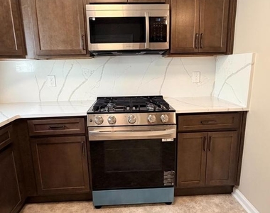151 E Bettlewood Avenue - Photo Thumbnail 6