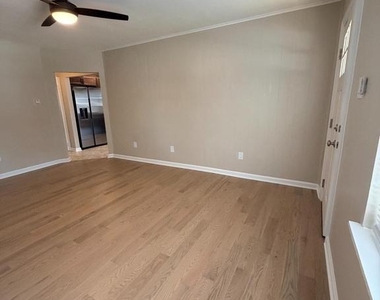 151 E Bettlewood Avenue - Photo Thumbnail 12