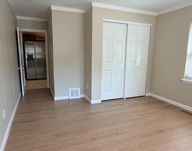 151 E Bettlewood Avenue - Photo Thumbnail 22