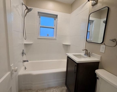 151 E Bettlewood Avenue - Photo Thumbnail 15